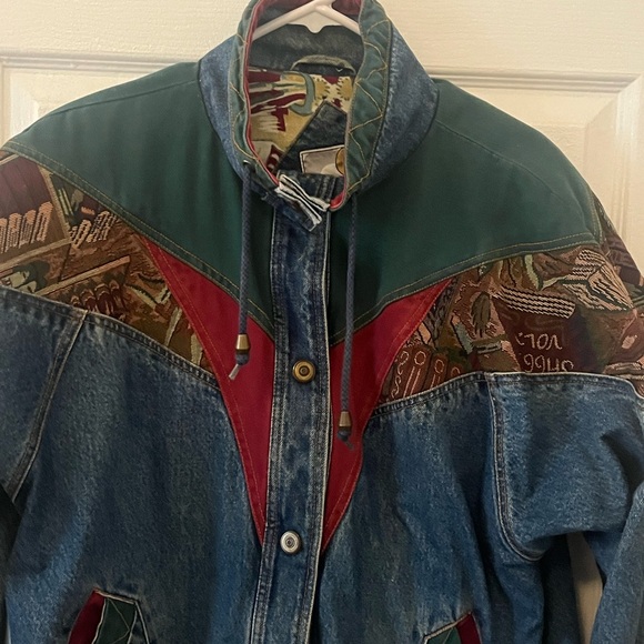 Beautiful vintage Jean jacket. - Picture 6 of 11